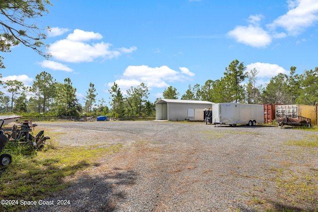 view of yard featuring an outdoor structure