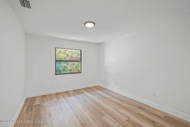 unfurnished room featuring light hardwood / wood-style flooring