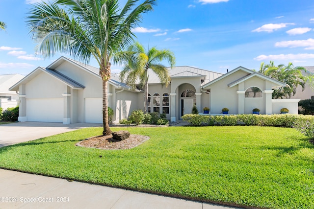 view of front of property featuring a front lawn and a garage