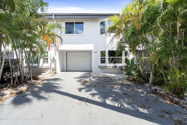 view of front facade featuring a garage