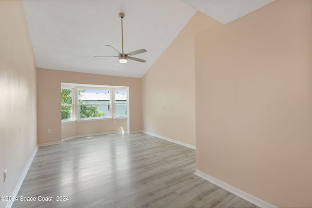 unfurnished room with a textured ceiling, light hardwood / wood-style flooring, vaulted ceiling, and ceiling fan