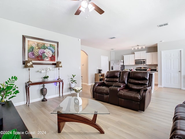 living room with light hardwood / wood-style floors and ceiling fan