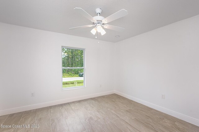 unfurnished room featuring light hardwood / wood-style floors and ceiling fan