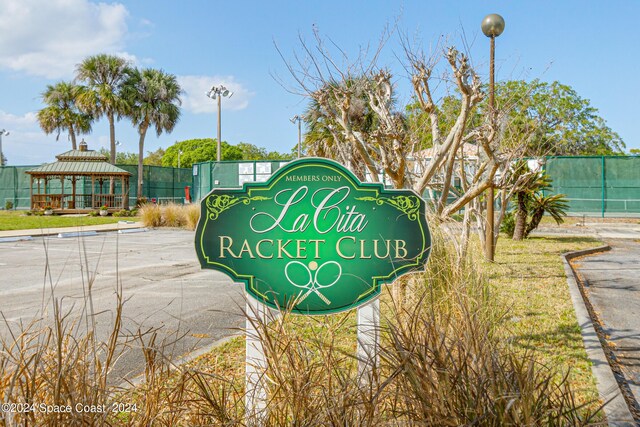 view of community / neighborhood sign