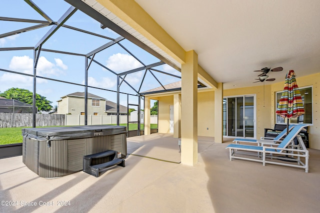 view of patio / terrace featuring a lanai, a hot tub, and ceiling fan