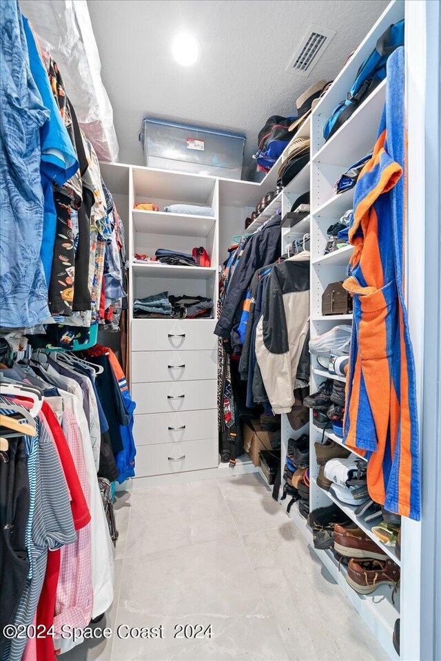 view of spacious closet