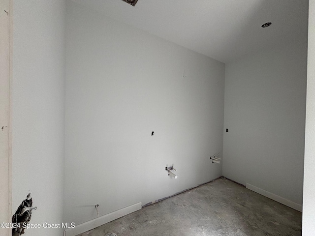 empty room featuring concrete flooring