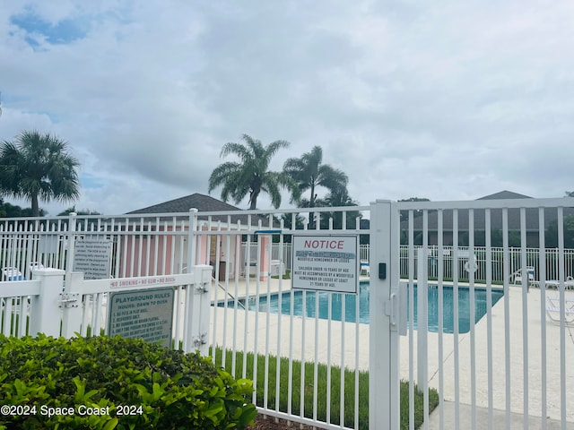 view of swimming pool