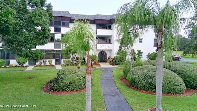 view of property's community with a lawn