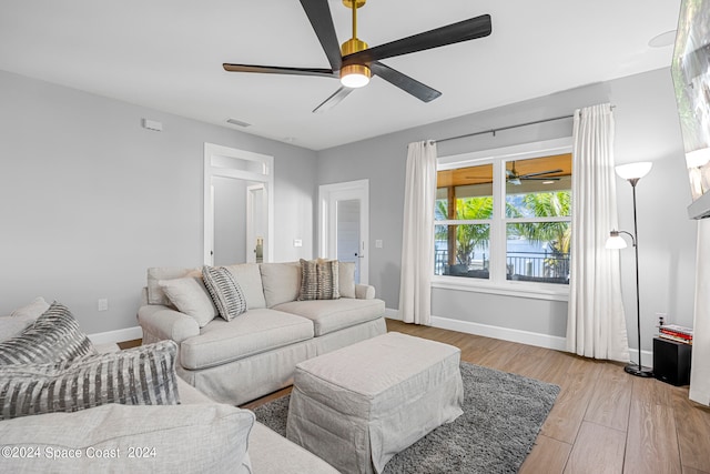 living room featuring light hardwood / wood-style flooring and ceiling fan