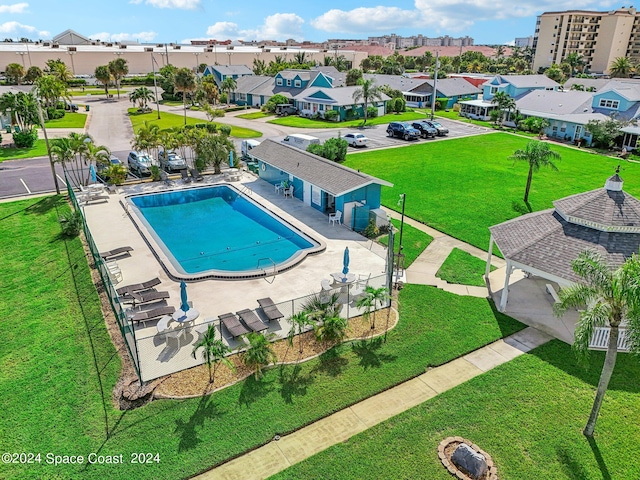 view of swimming pool