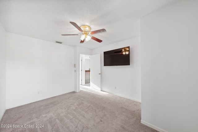 spare room with light carpet and ceiling fan