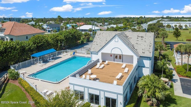 view of swimming pool