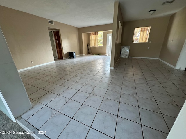 spare room featuring light tile patterned flooring