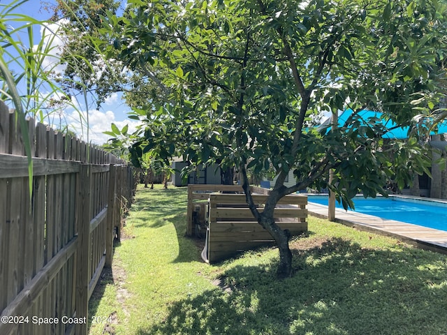 view of yard with a fenced in pool