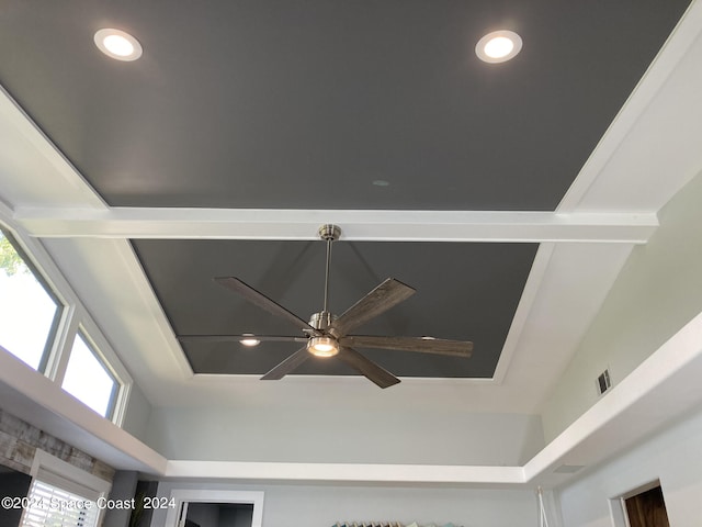 room details featuring ceiling fan