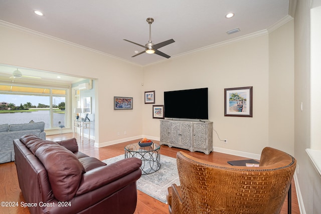 living room featuring light hardwood / wood-style flooring, ceiling fan, and ornamental molding