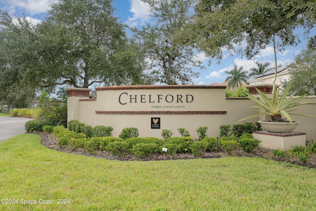 community sign with a lawn