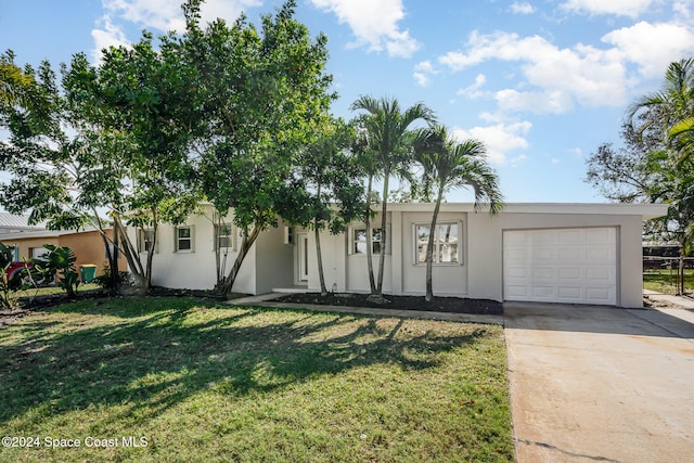 view of front facade featuring a garage and a front lawn