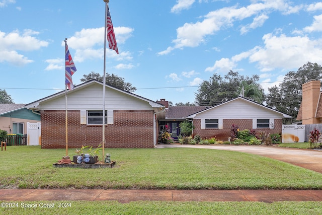 view of front of property featuring a front yard