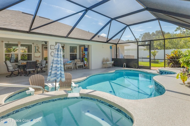 view of swimming pool featuring a lanai, a patio, ceiling fan, and an in ground hot tub