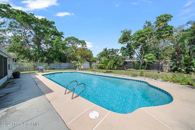 view of swimming pool featuring a patio