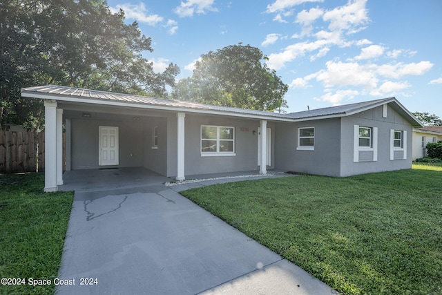 single story home featuring a front yard and a carport