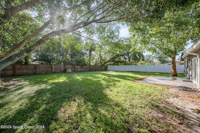 view of yard with a patio