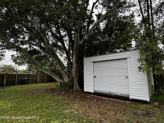 exterior space featuring a yard