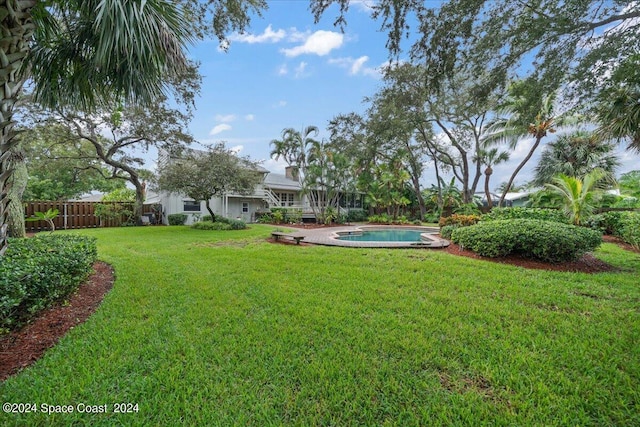 view of yard featuring a fenced in pool