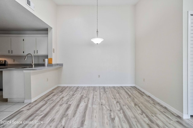 kitchen with pendant lighting and light hardwood / wood-style flooring