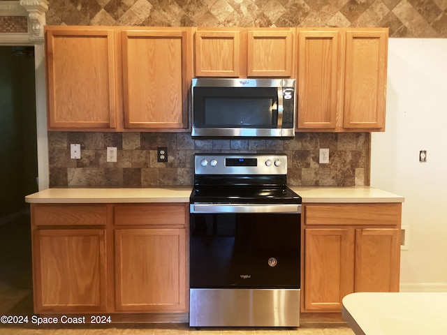 1870 Parrsboro St NW, Palm Bay, FL 32907 - kitchen with stainless steel appliances, light countertops, and decorative backsplash