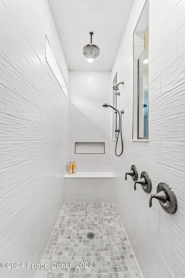 bathroom featuring tiled shower