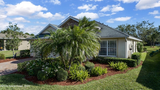 view of front of house with a front lawn