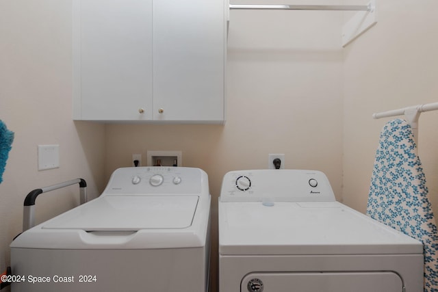 laundry room featuring cabinets and independent washer and dryer