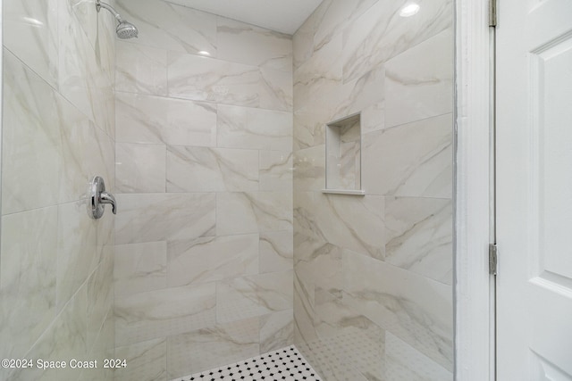 bathroom featuring tiled shower