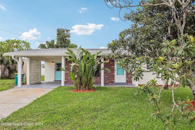 view of front of property with a carport and a front lawn