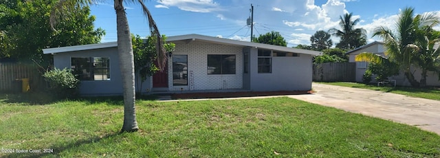 view of front of house with a front lawn