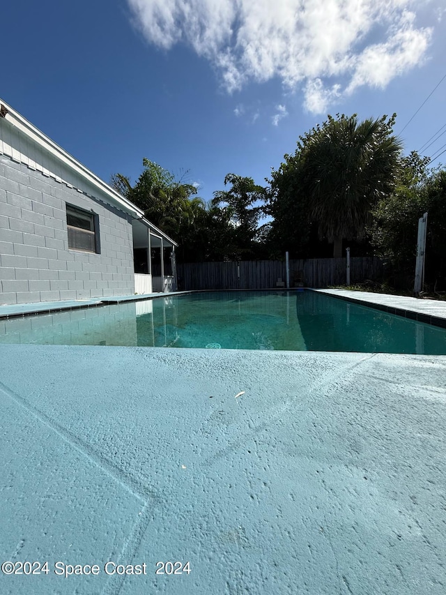 view of swimming pool