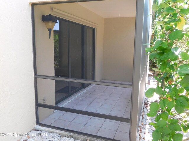 view of exterior entry with stucco siding