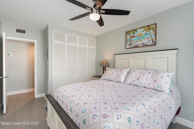 bedroom featuring a textured ceiling, a closet, and ceiling fan