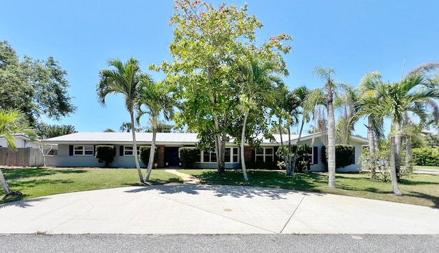 ranch-style house featuring a front lawn