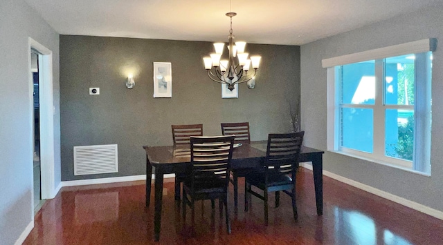 dining area with a notable chandelier