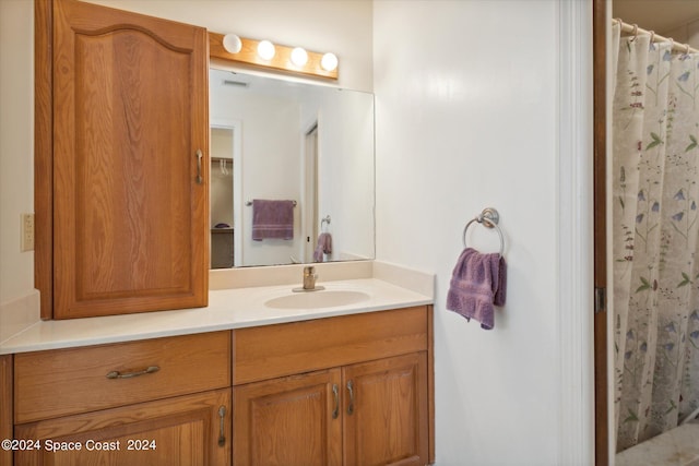 bathroom with a shower with shower curtain and vanity