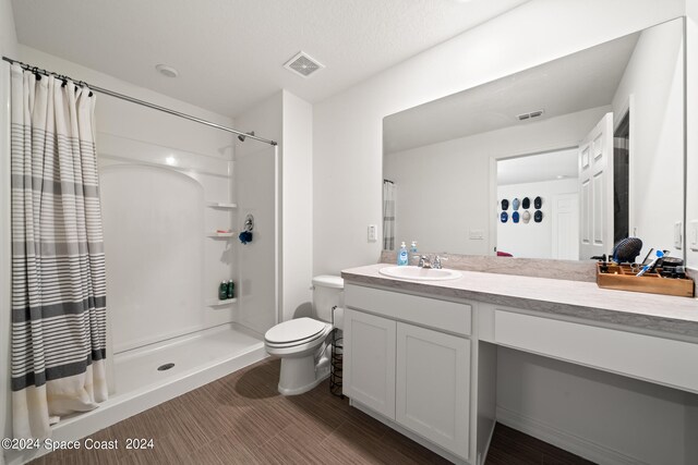 bathroom with a shower with curtain, toilet, and vanity