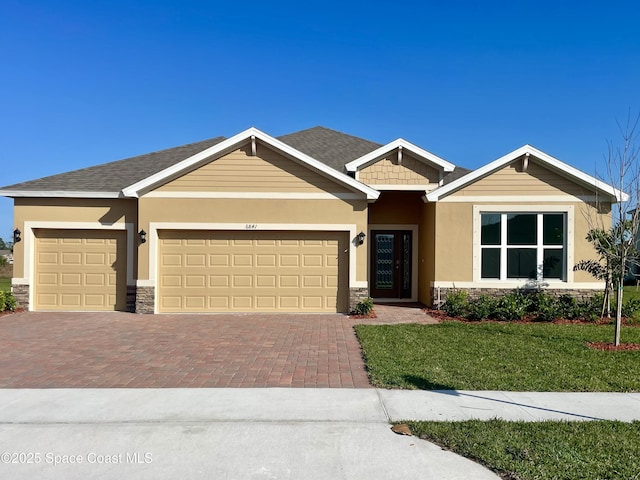 view of front facade with a garage and a front yard