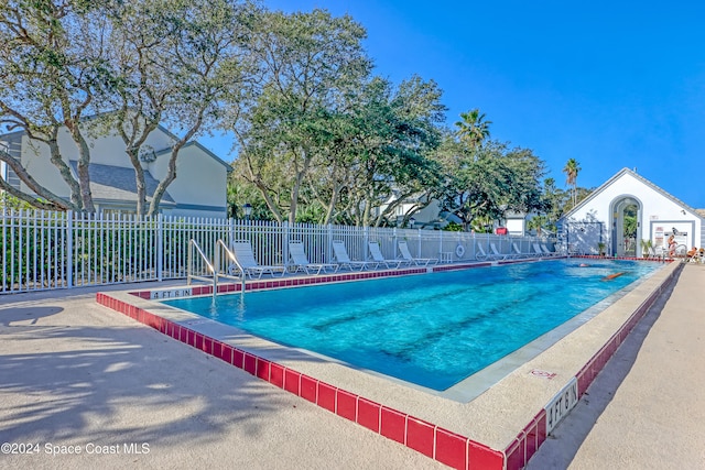 view of swimming pool