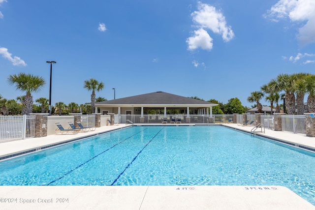 view of swimming pool