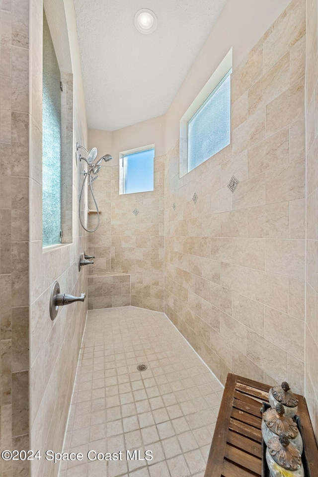 bathroom featuring tiled shower