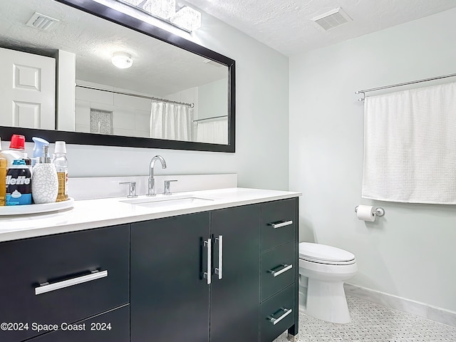 bathroom featuring a textured ceiling, vanity, toilet, and a shower with curtain